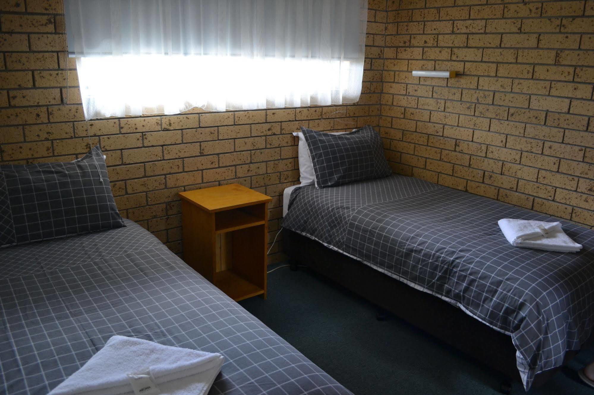 Colac Mid City Motor Inn Exterior photo