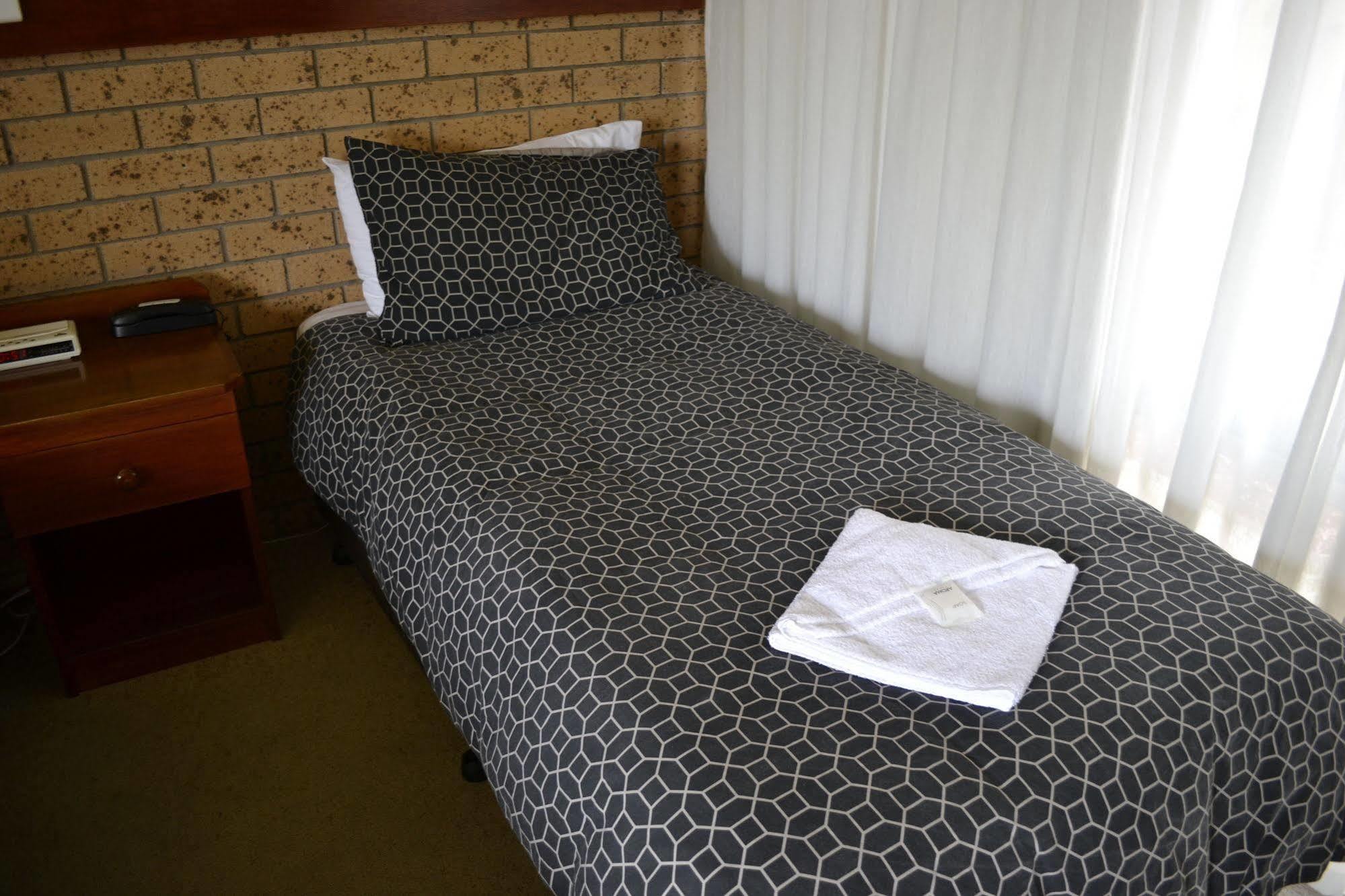 Colac Mid City Motor Inn Exterior photo