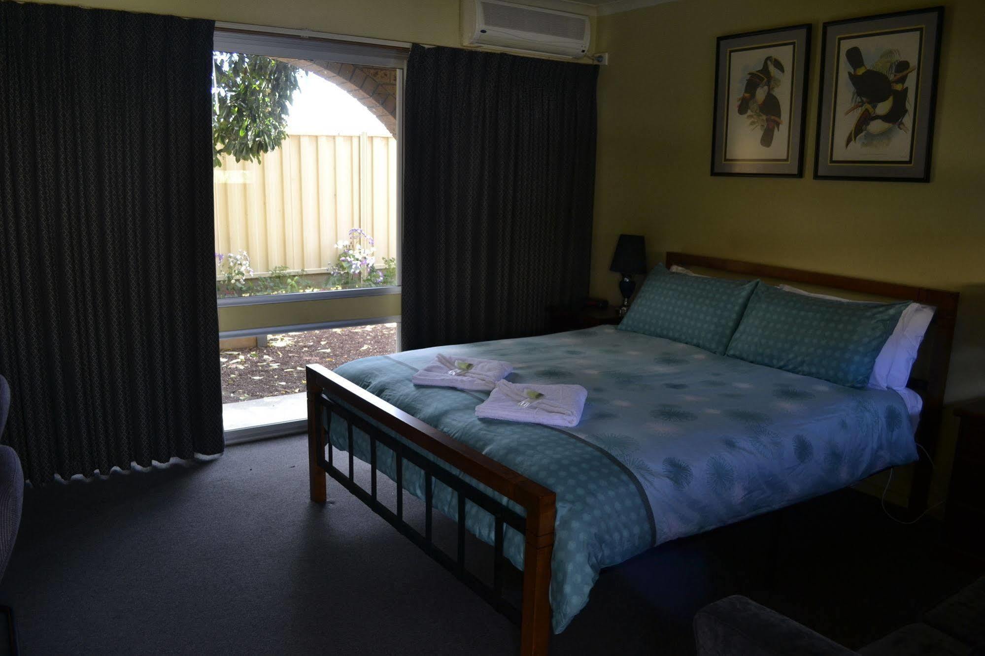 Colac Mid City Motor Inn Exterior photo