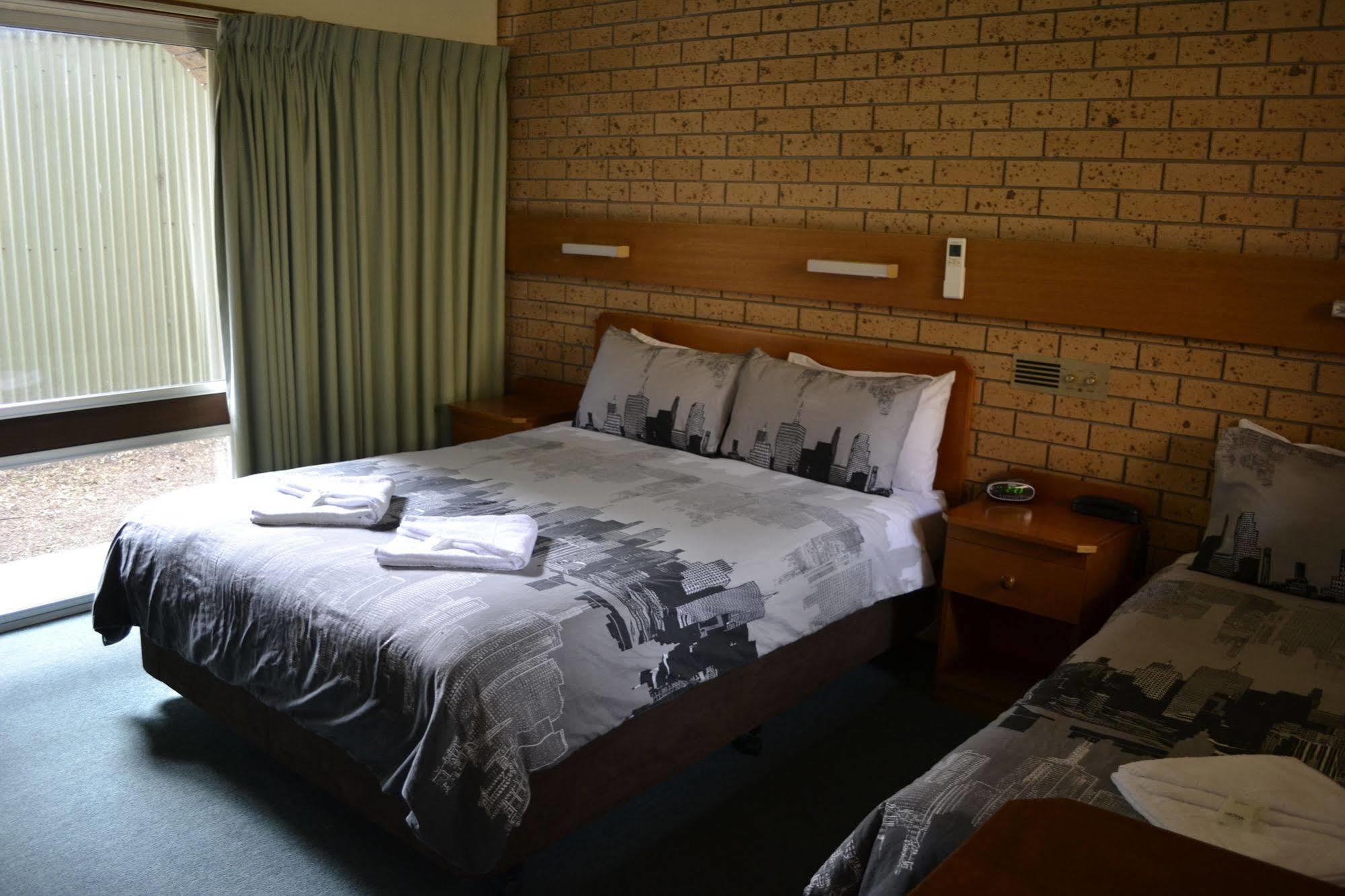 Colac Mid City Motor Inn Exterior photo