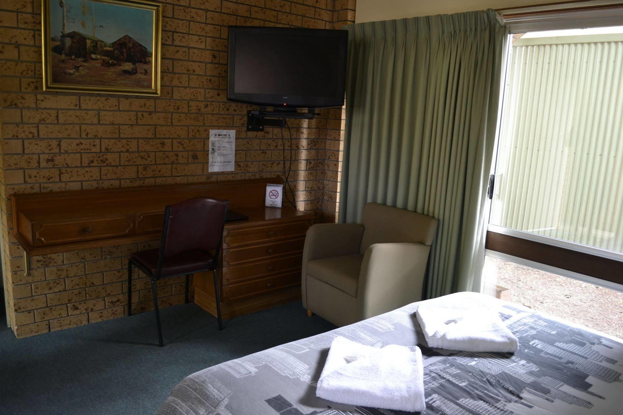 Colac Mid City Motor Inn Exterior photo