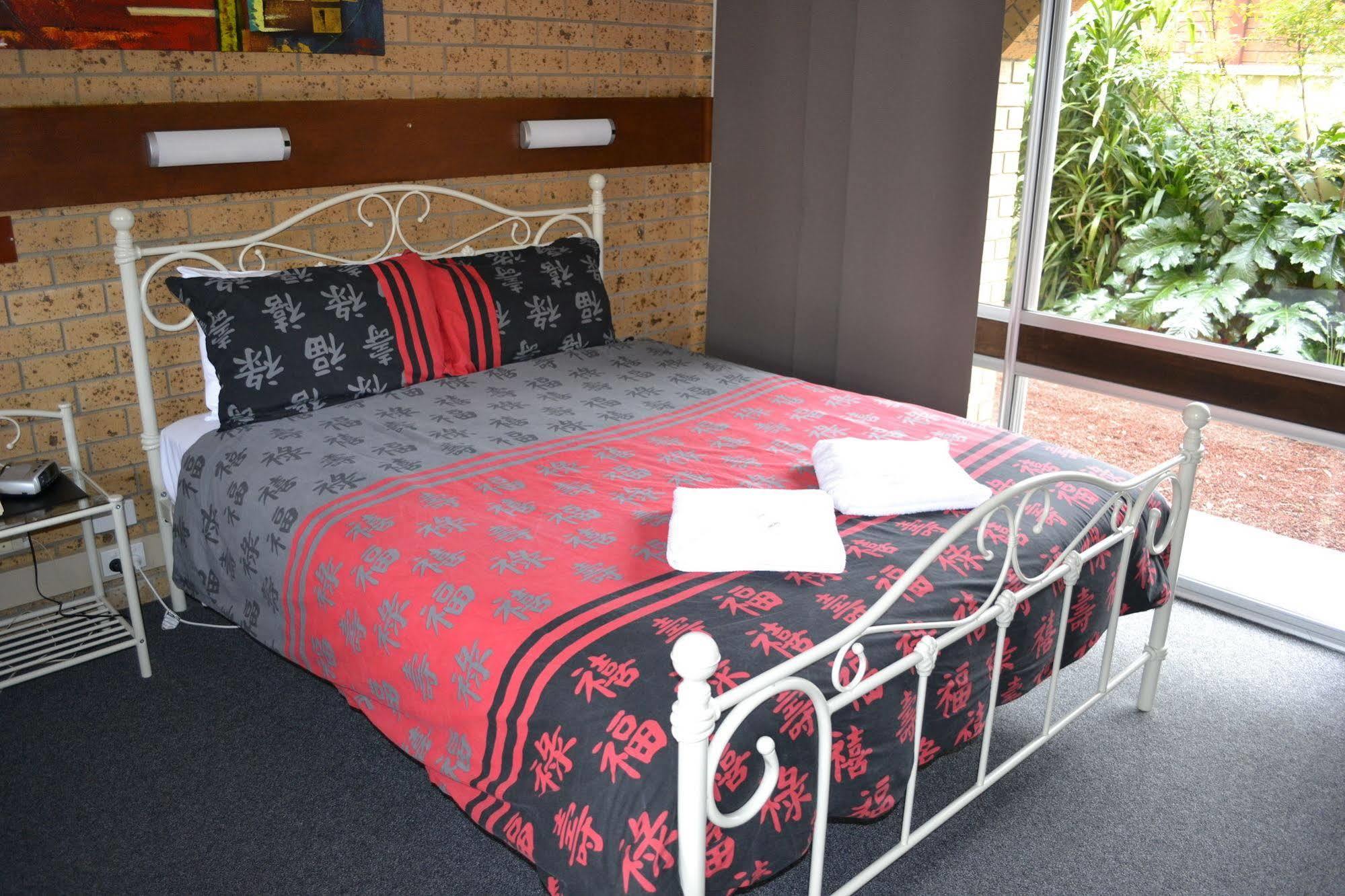 Colac Mid City Motor Inn Exterior photo